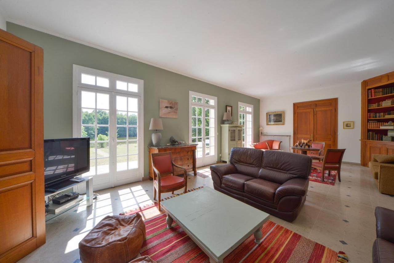 La Genetiere - Grande Maison Avec Etang En Sologne Mery-es-Bois Exterior foto